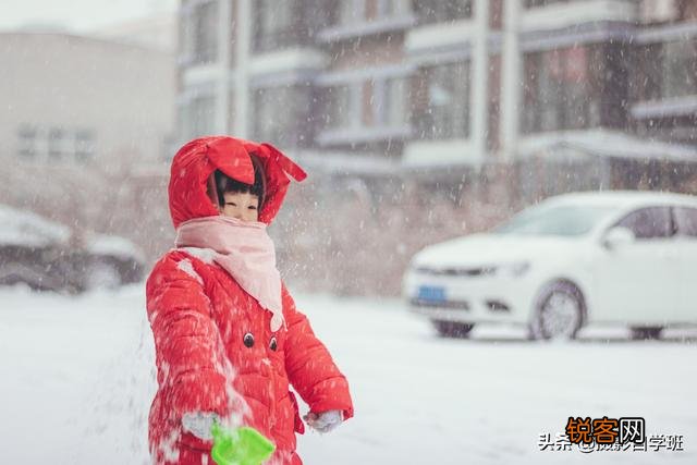 下雪时就在小区楼下,怎么给孩子拍一组漂亮的照片？