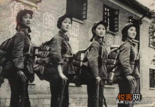 朋友圈掀起了晒军装照的狂潮,你见过穿军装最美的女孩是谁？