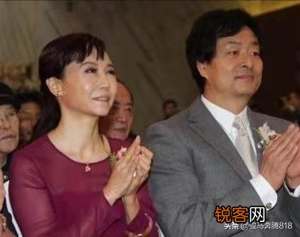 朋友圈掀起了晒军装照的狂潮,你见过穿军装最美的女孩是谁？