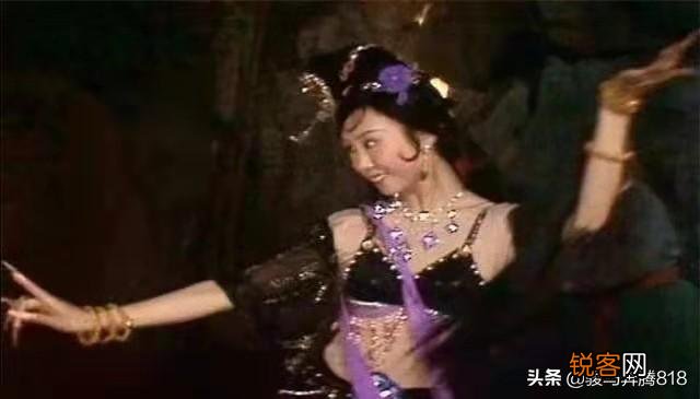 朋友圈掀起了晒军装照的狂潮,你见过穿军装最美的女孩是谁？