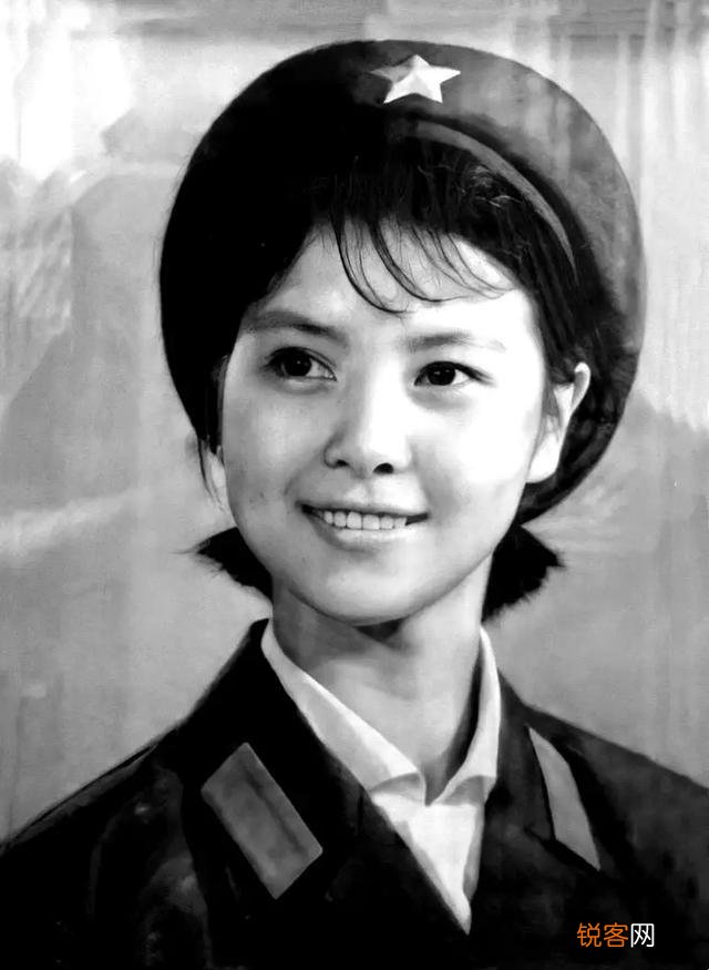 朋友圈掀起了晒军装照的狂潮,你见过穿军装最美的女孩是谁？