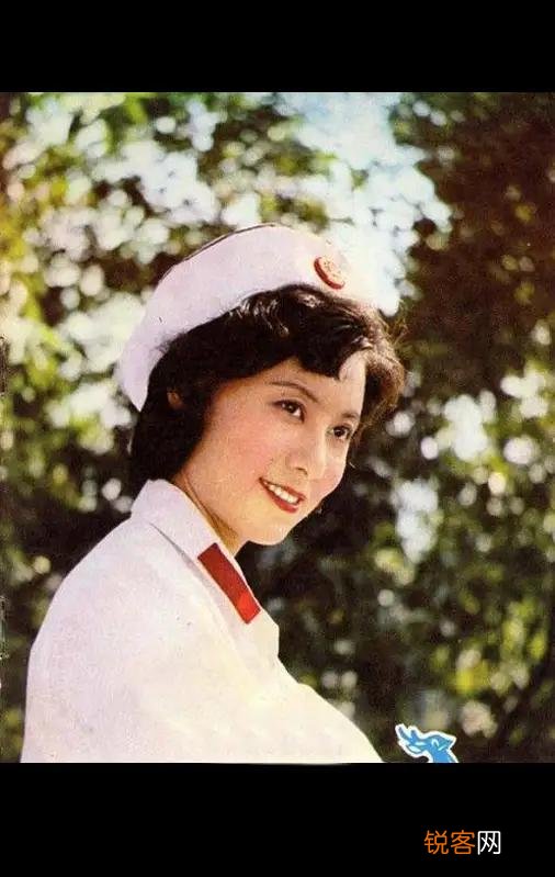朋友圈掀起了晒军装照的狂潮,你见过穿军装最美的女孩是谁？