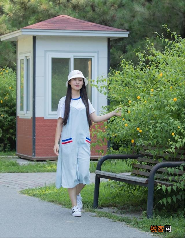 夏天你在街上遇到最美的女孩是什么样子得？