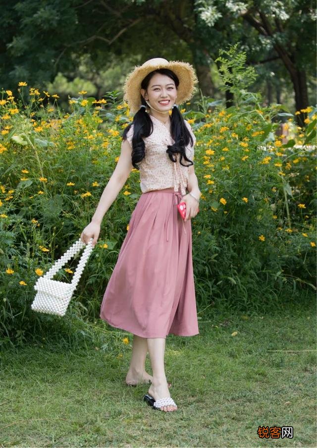 夏天你在街上遇到最美的女孩是什么样子得？