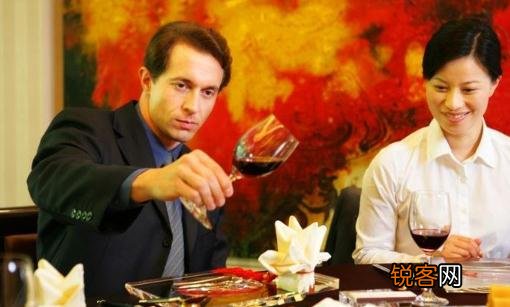男人要注意 混着喝酒更容易得肝癌