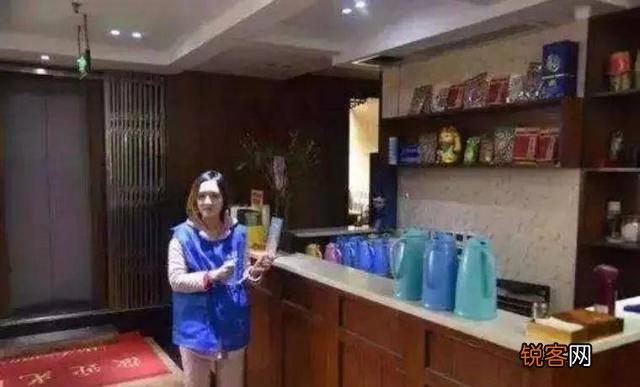 网上“最美女嫌疑人”卿晨璟被网友惊呼：“卿本佳人,奈何做贼？”你怎么看？