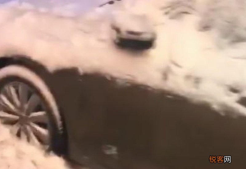 车上的雪扫了好还是不扫好