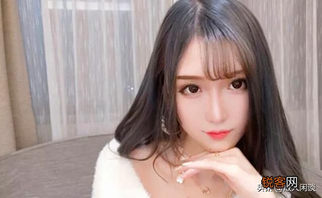 腐团儿房管晒出珍藏Cos照片,玩家直言这可能就是“付费房管”的福利吧,如何评价？