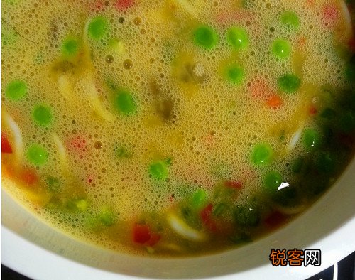 鸡蛋烩虾仁豌豆玉米粒