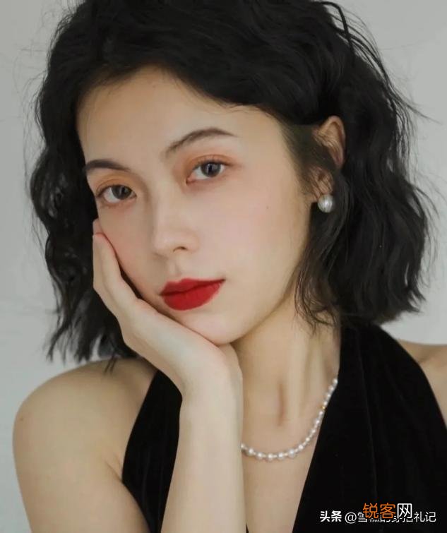 圆脸适合烫什么发型 什么脸型适合烫什么发型