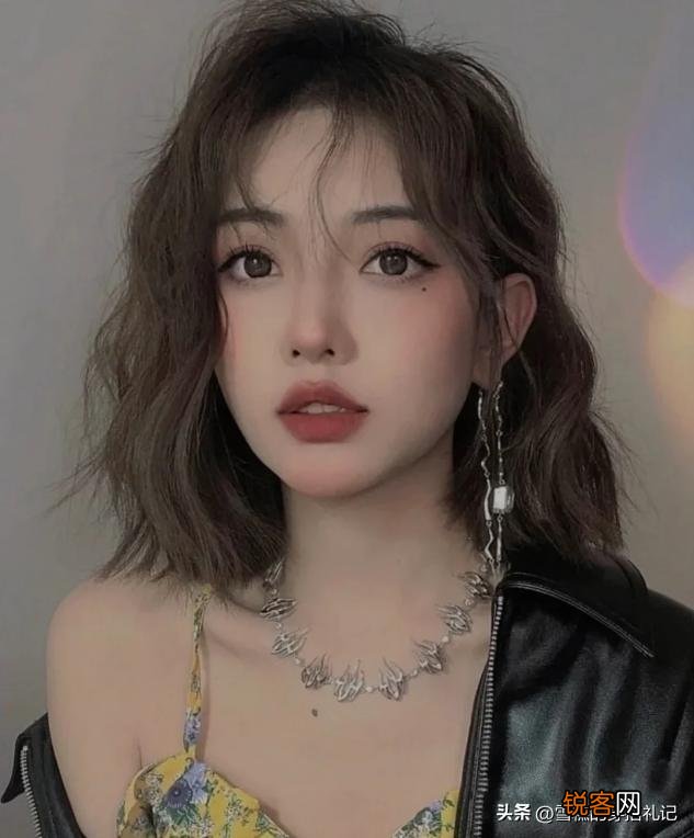 圆脸适合烫什么发型 什么脸型适合烫什么发型