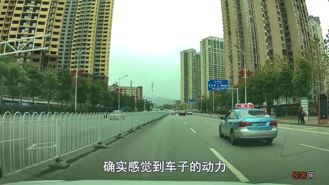 新手司机如何摆正车身 养成安全驾驶