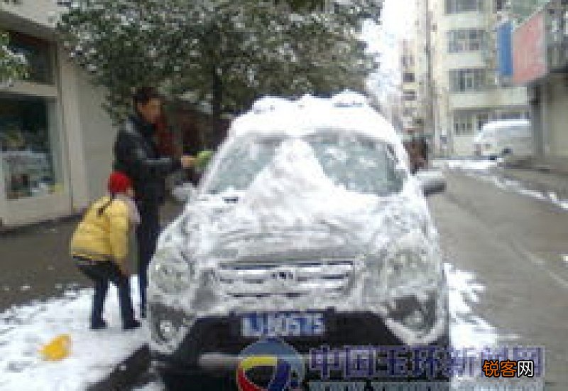车上积雪过多会把车压坏吗
