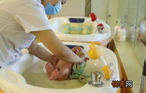 给婴儿洗澡的方法 婴儿洗澡注意事项