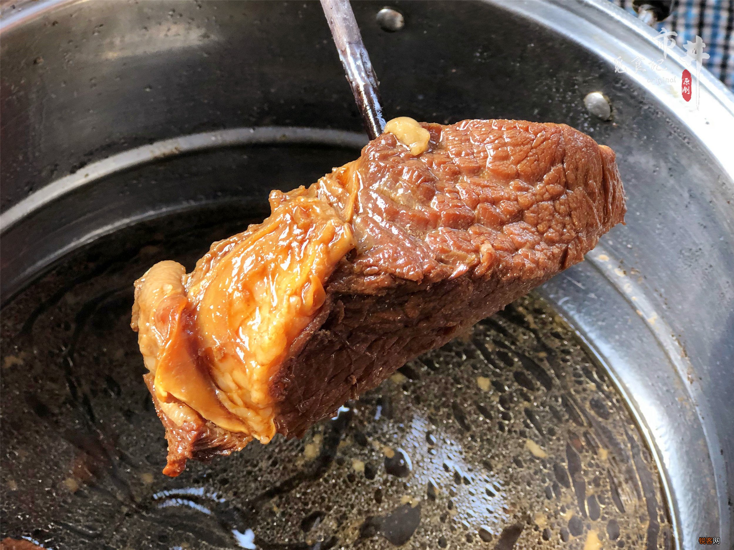 卤牛肉的家常做法 只需4样配料，简单方便