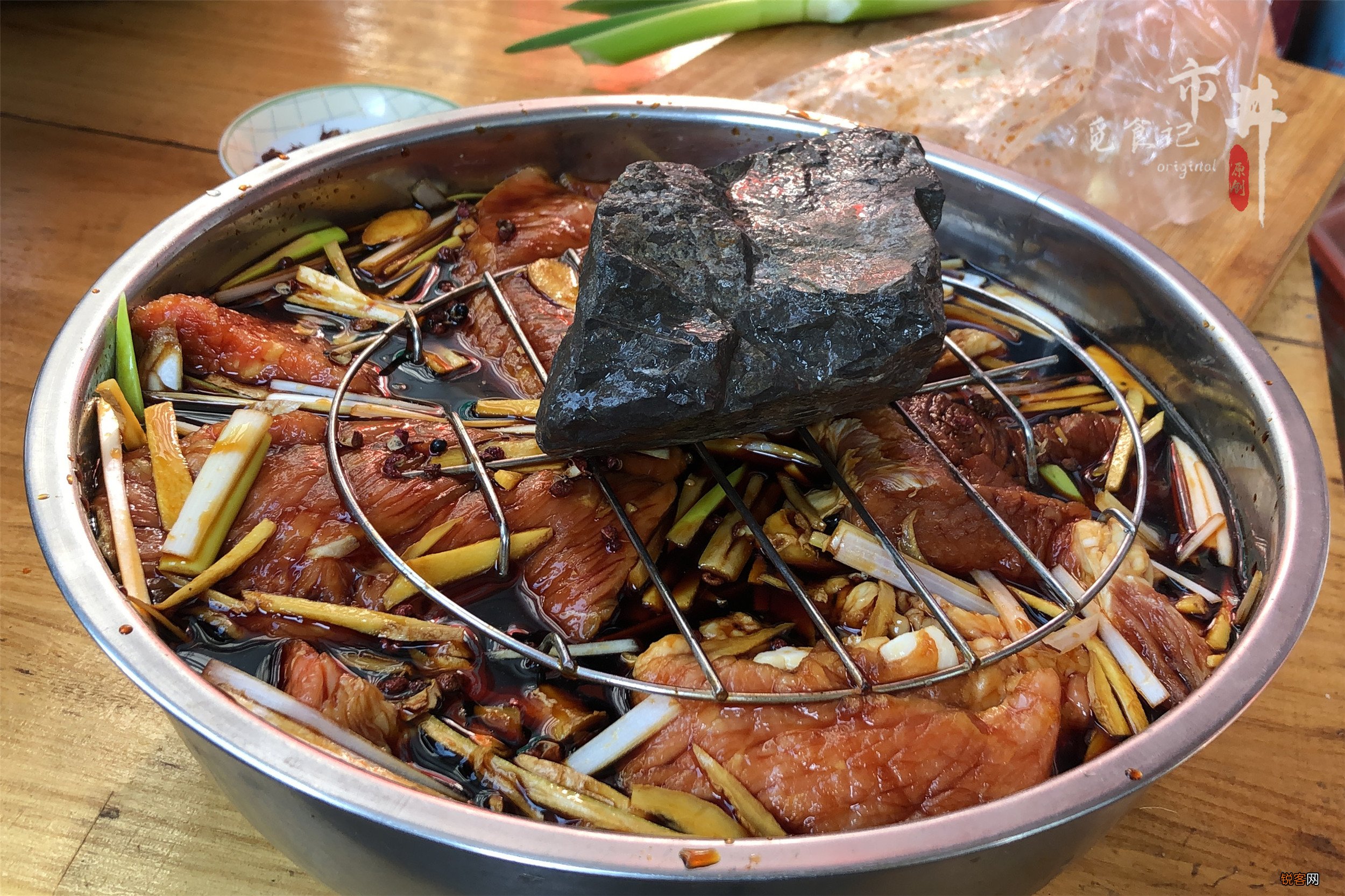 卤牛肉的家常做法 只需4样配料，简单方便