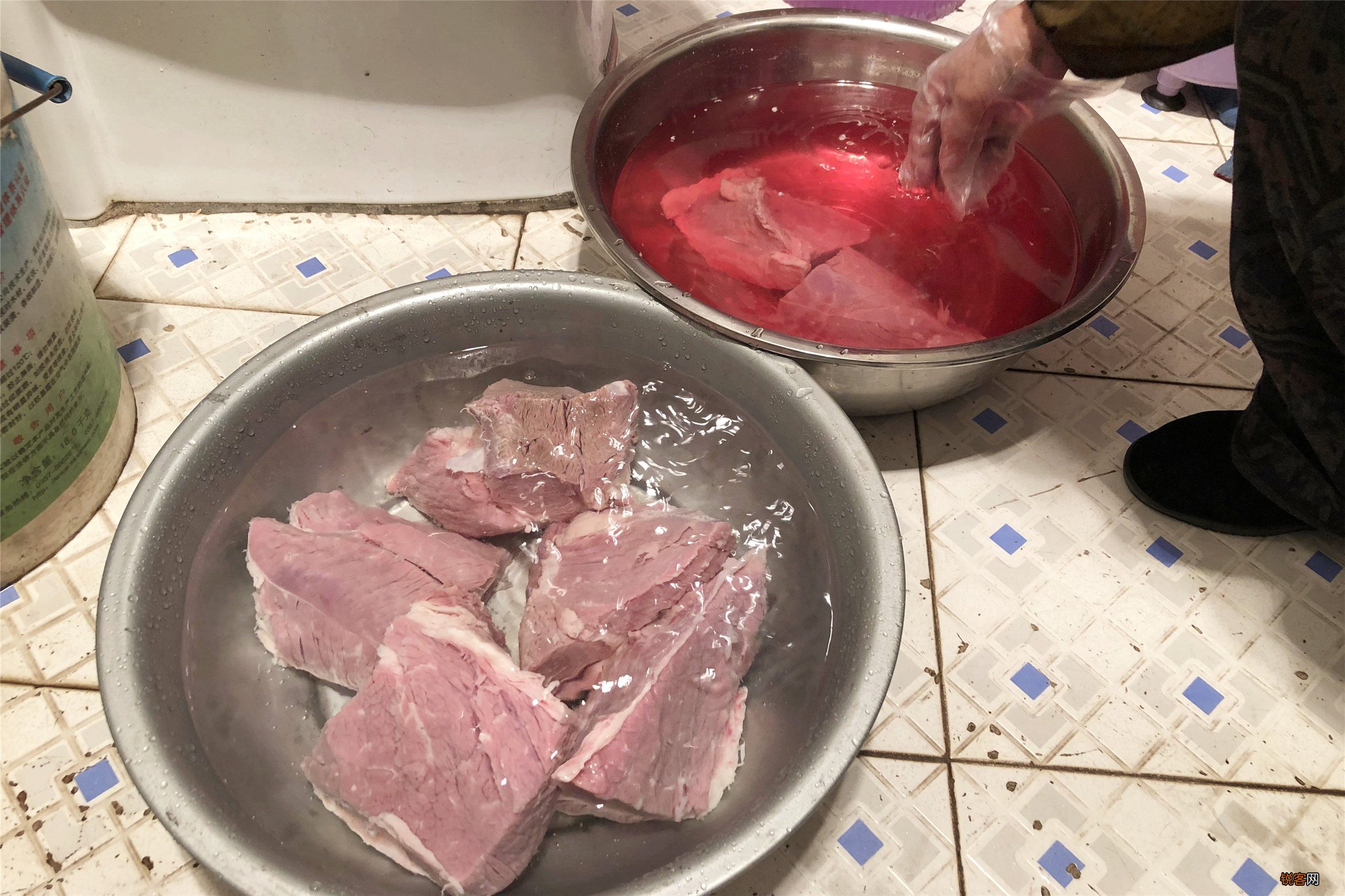 卤牛肉的家常做法 只需4样配料，简单方便