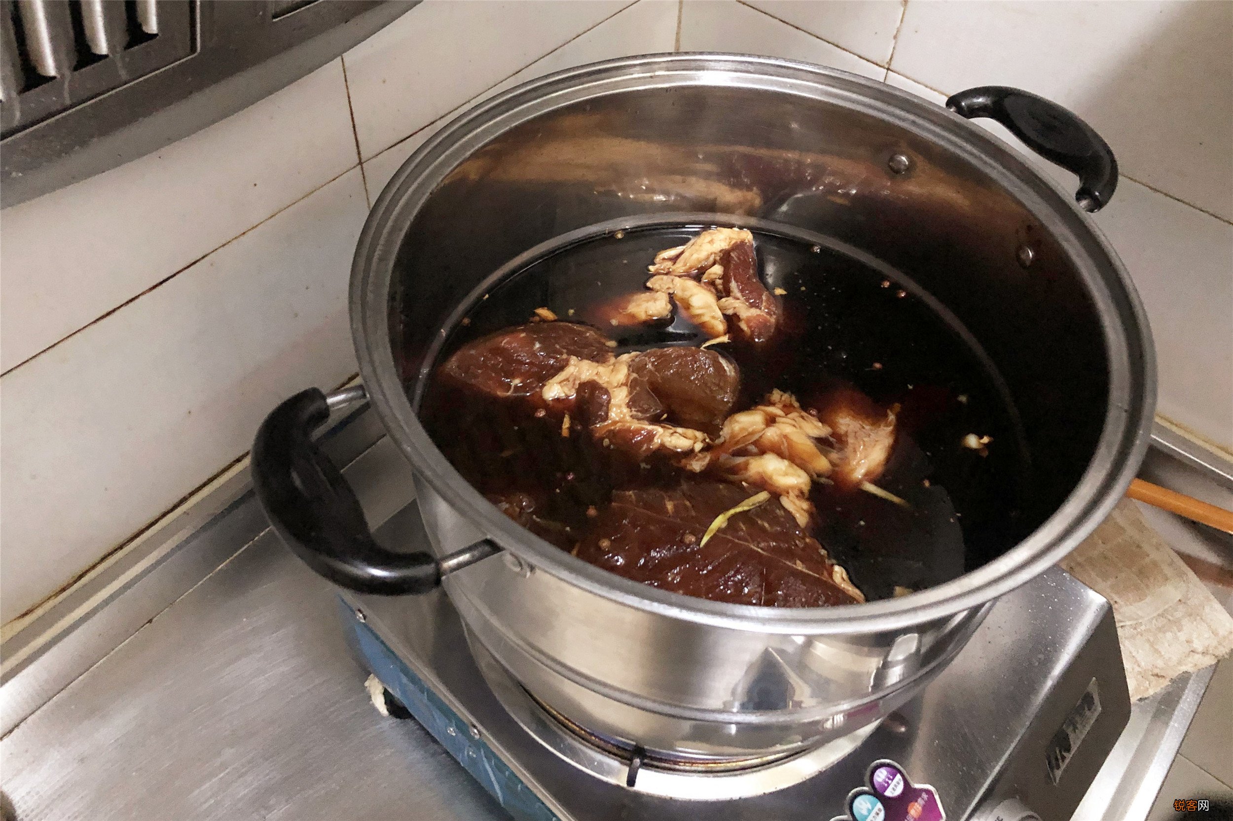 卤牛肉的家常做法 只需4样配料，简单方便