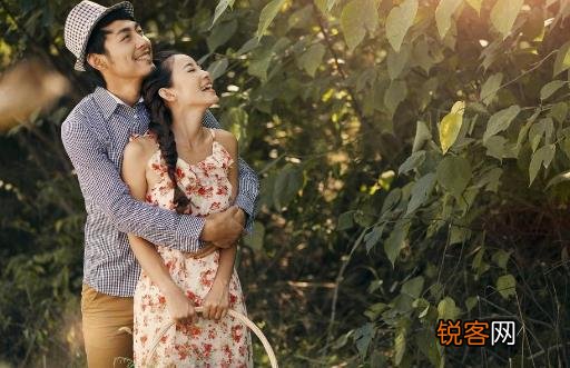 男人真心爱你的表现有哪些，男人真心爱你的表现有哪些女人