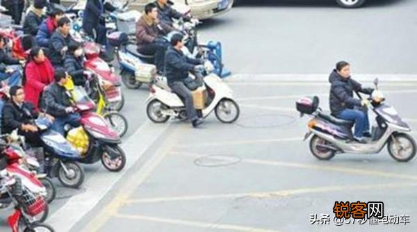 想买一台电动自行车,哪个品牌续航远而又质量可靠呢？