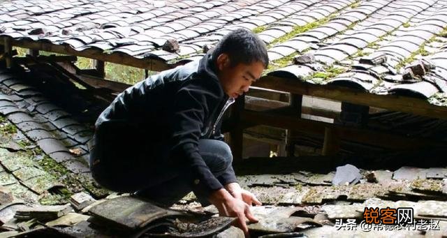 以前农村盖房子屋顶不做防水也不漏,现在的小别墅没几年就漏水是怎么回事？