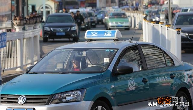 半夜活跃在街头做“代驾”的人,一个月究竟能赚多少钱？