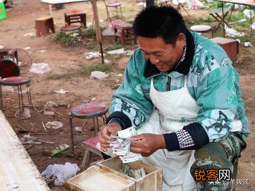 一天挣一万和失去一万的人是什么感受？