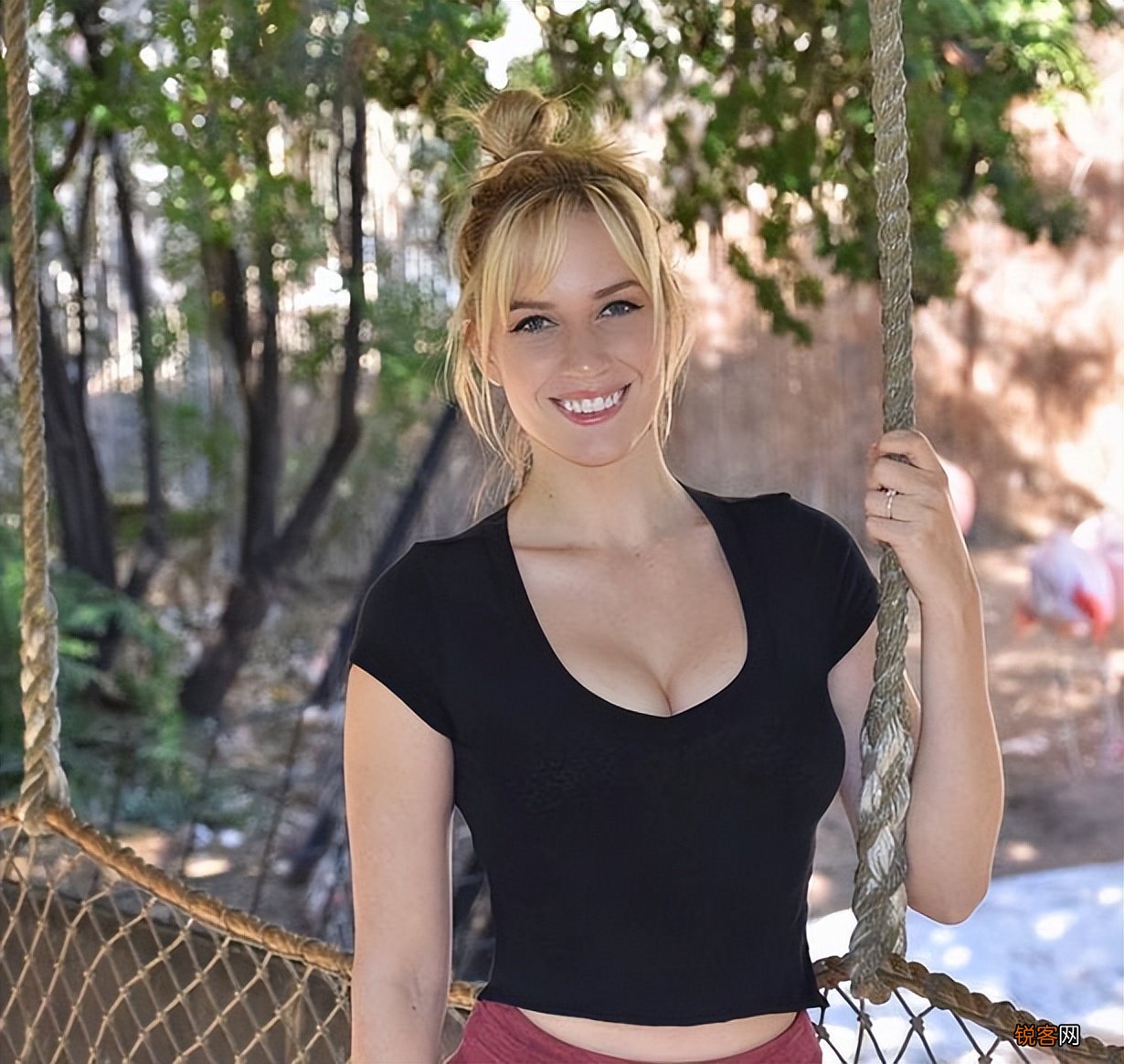 最性感的高尔夫选手 Paige Spiranac佩姬·斯皮拉纳克