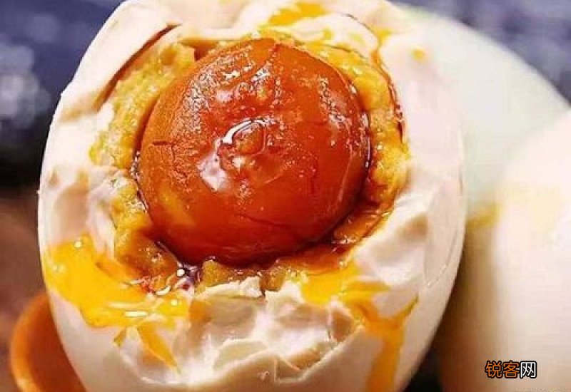 咸鸭蛋有黑斑点能吃吗