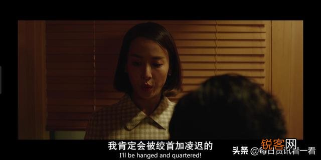 韩国电影《寄生虫》中,穷爸爸问富爸爸“爱妻子吗”,这一细节描写出现两次的用意何在？