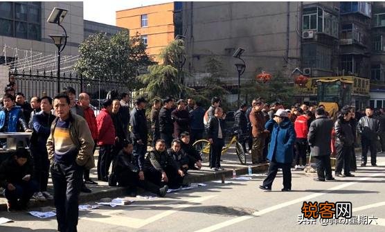 有哪些投入一万本钱,每天能收入三百到五百的工作？