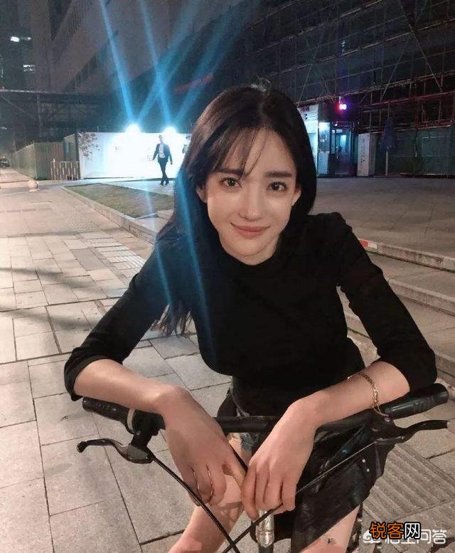 潘南奎在韩国是什么级别的？感觉最近挺火的,是有国内的公司在捧她吗？