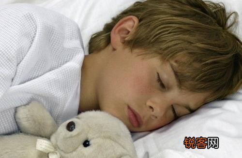学生睡眠少6小时增肥胖风险 睡眠小于7小时容易发胖