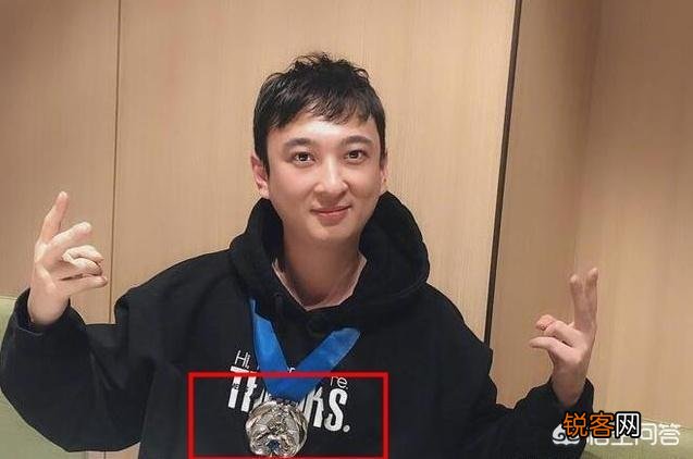 IG战队老板王思聪为庆祝夺冠包下韩国最贵夜店,只准中国人进场且免费,对此你怎么看？