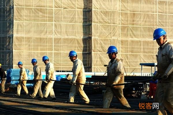 请问做什么工作可以月入1万？