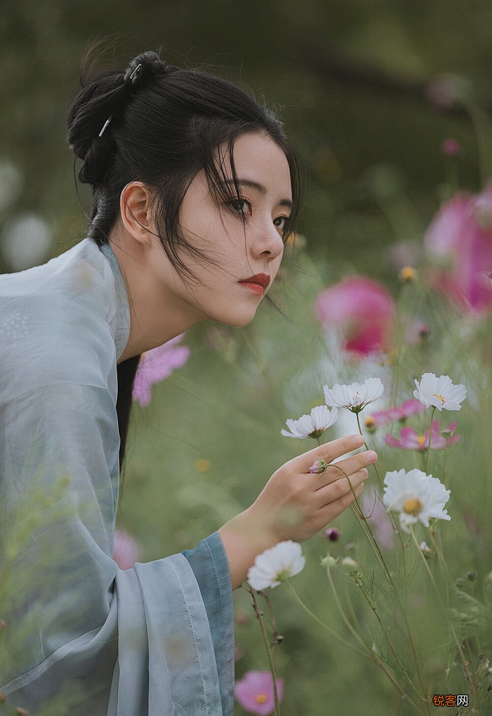 赞美女人气质高雅漂亮的古诗词 这5句字字唯美，网友：早会不至于单身