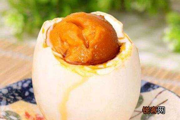 食盐水松花蛋怎样做 食盐水松花蛋的腌制方式