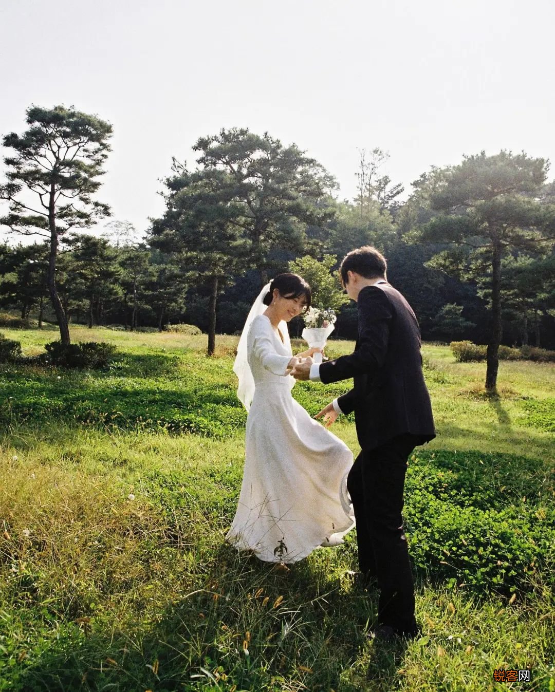 88 种情侣照 pose 情侣拍照姿势大全