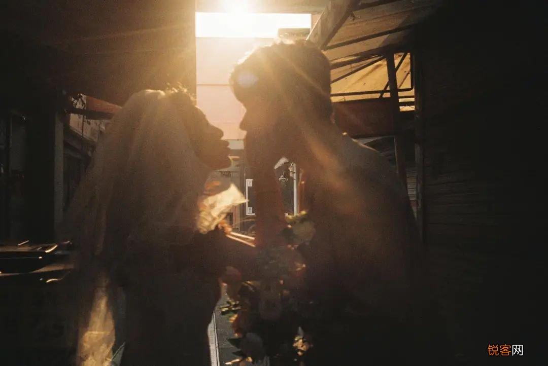 88 种情侣照 pose 情侣拍照姿势大全