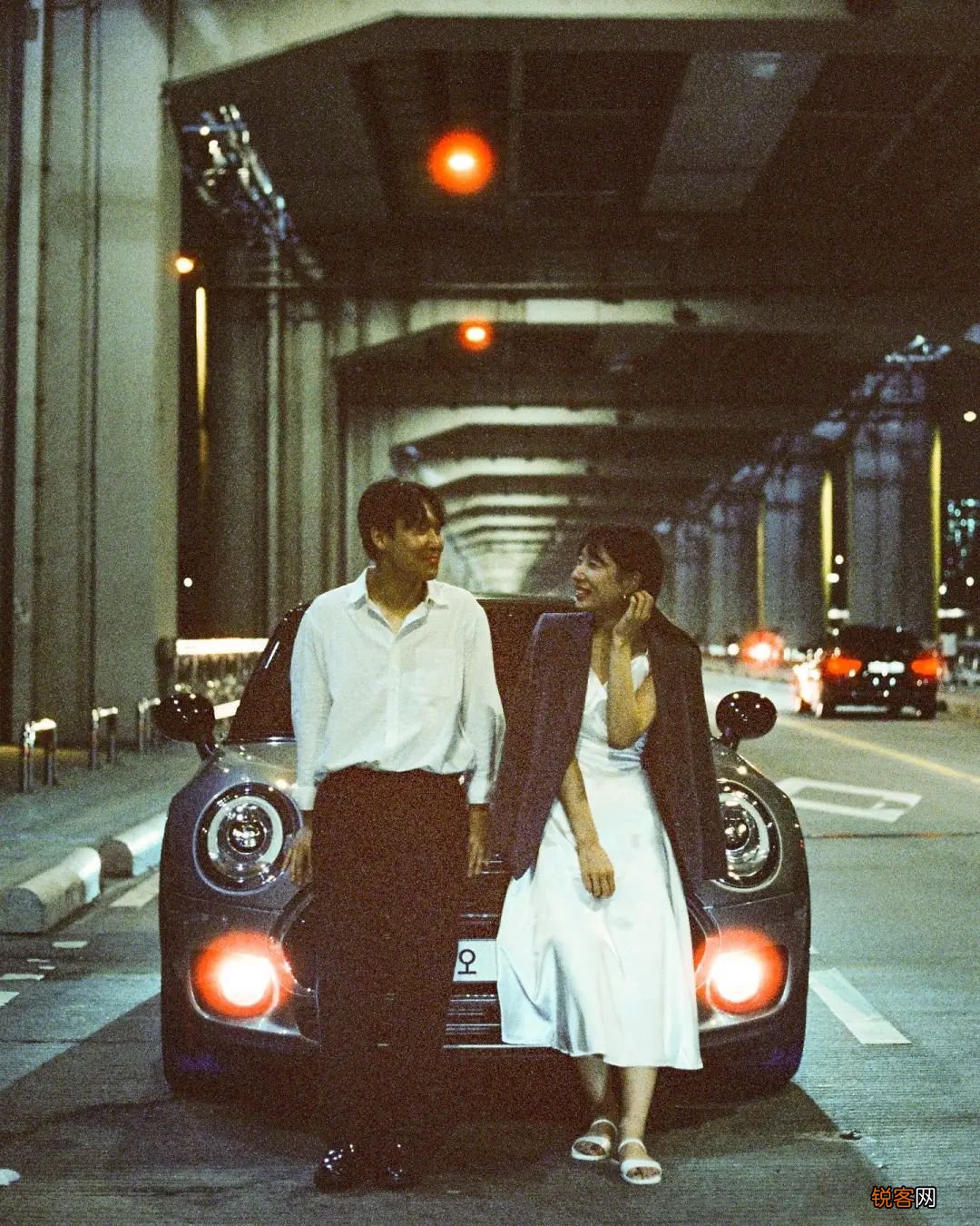 88 种情侣照 pose 情侣拍照姿势大全