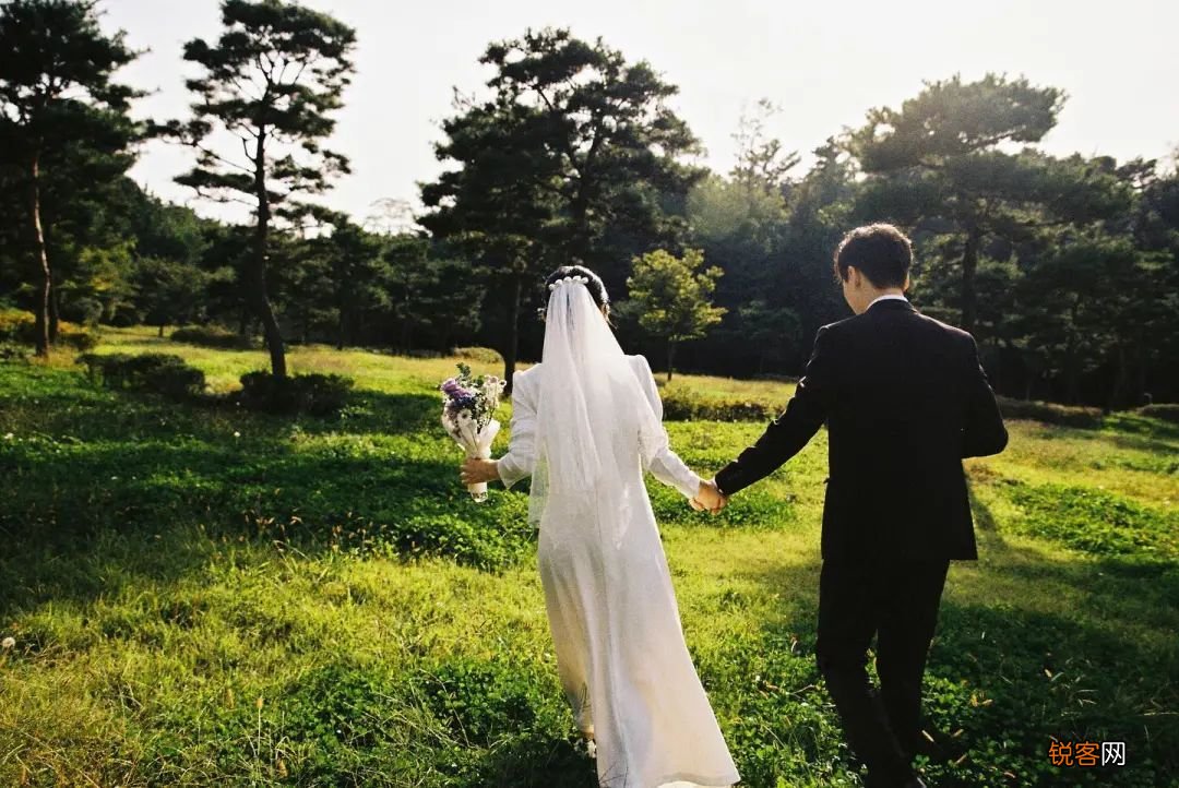 88 种情侣照 pose 情侣拍照姿势大全