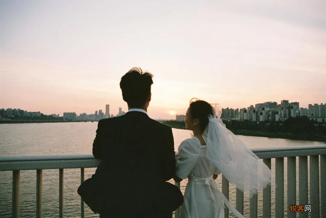 88 种情侣照 pose 情侣拍照姿势大全