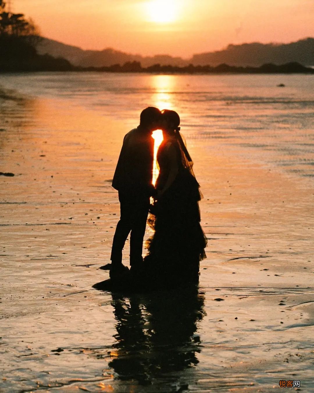 88 种情侣照 pose 情侣拍照姿势大全