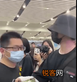 时代峰峻致歉声明 工作人员机场殴打路人