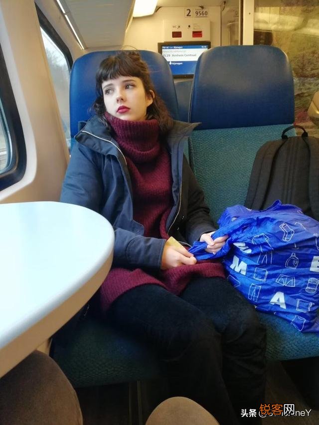 你觉得美到窒息的女生是什么样的？请用照片说明？