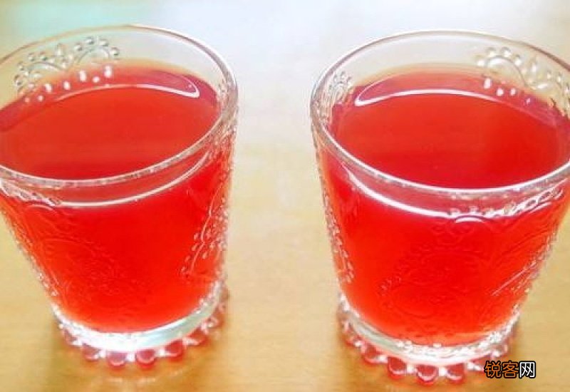 杨梅汁弄到白衣服上怎么办