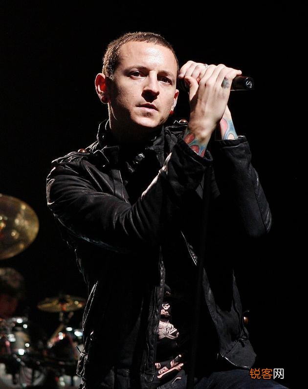 林肯公园主唱贝宁顿为什么会深夜上吊自杀？