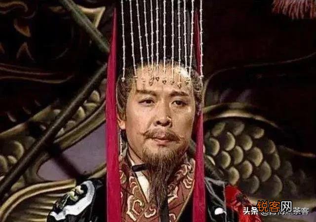 刘备投奔曹操的时候那么窘迫,为什么曹操却把他视为比肩自身的英雄？