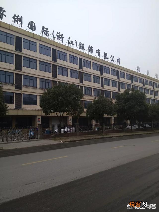 我开了一家童鞋和童装店,我想问一下哪里的童装和童鞋货源好一点,可以到哪里批发？