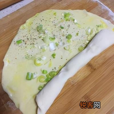 葱花千层饼的制作过程 葱花千层饼的家常做法